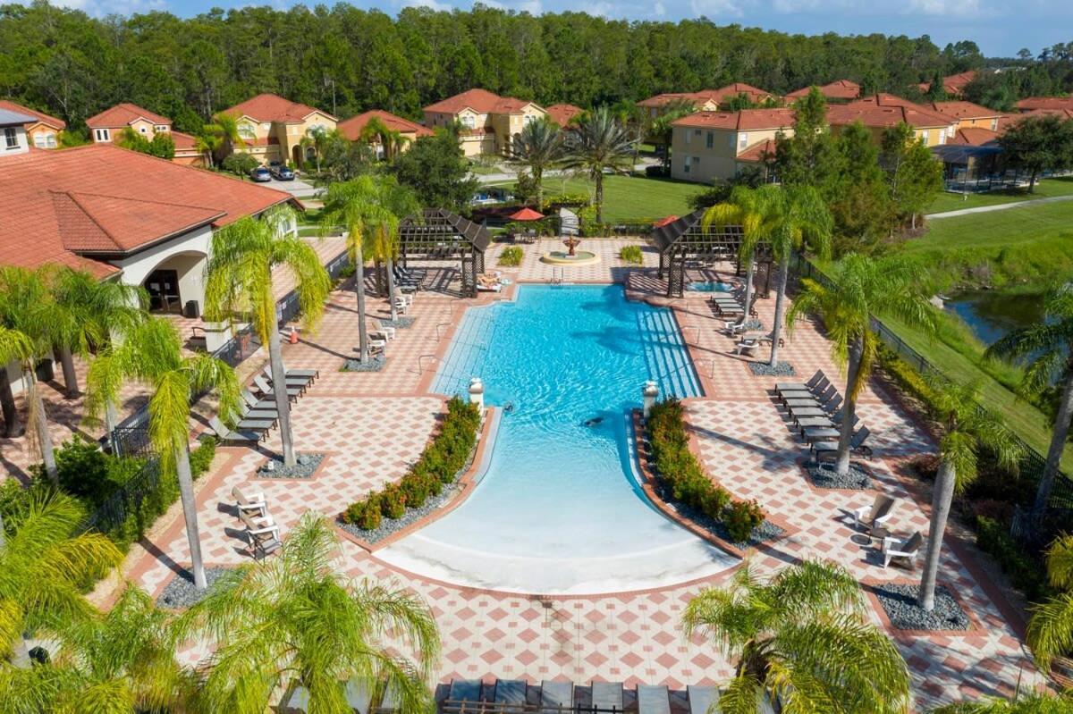 Gorgeous 4 Bedroom W/ Pool Close To 920 Holiday home *