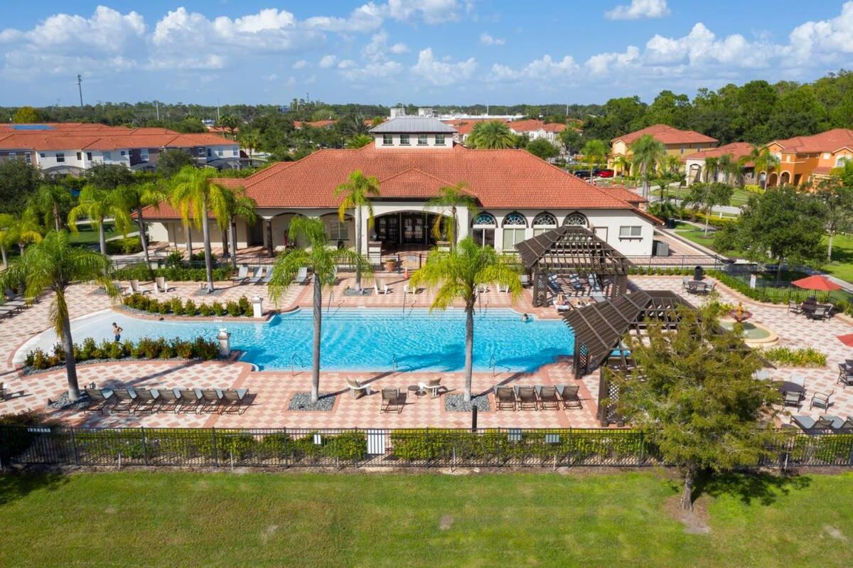 Gorgeous 4 Bedroom W/ Pool Close To 920 Holiday home *