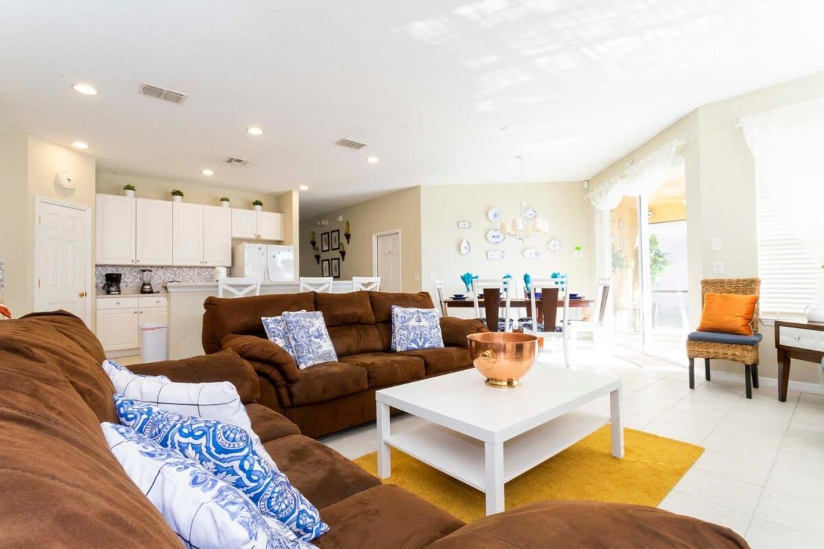 Gorgeous 4 Bedroom W/ Pool Close To 920 *